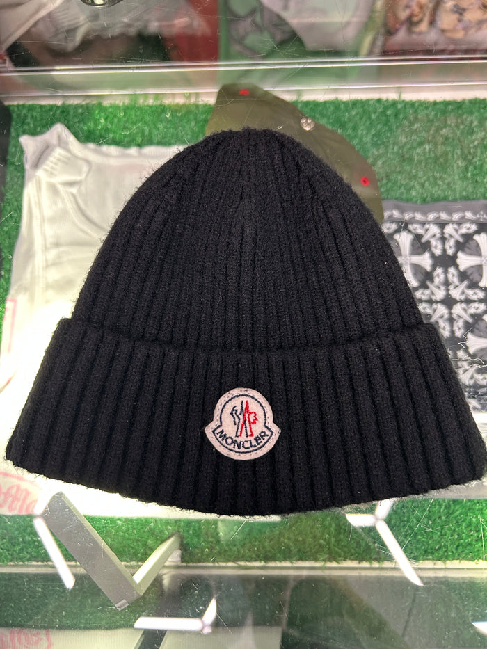 MONCLER BLACK RIBBED BEANIE (PRE-OWNED)