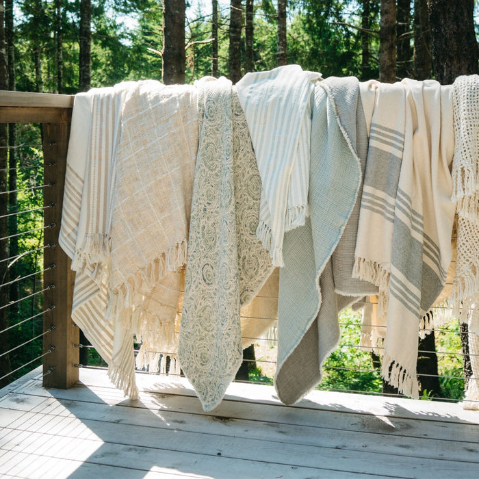 Bungalow Throw Sand