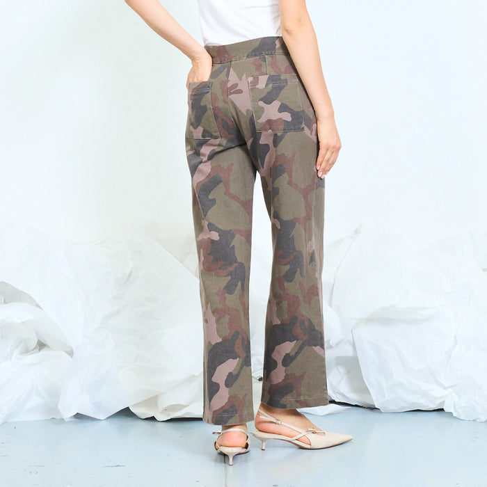 Camouflage wide-leg trousers with angled pockets wholesale