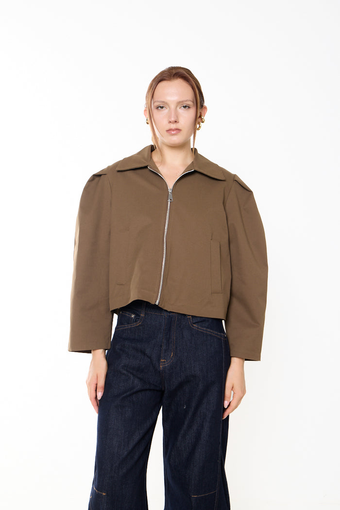 Cropped utility jacket with pointed collar and zip closure wholesale