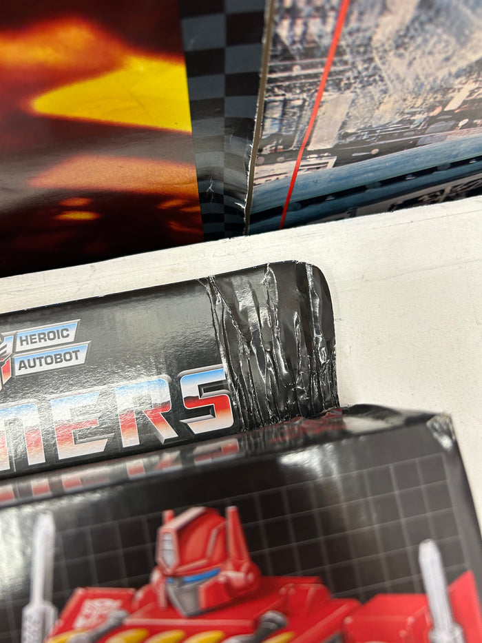 SUPREME TRANSFORMERS G1 OPTIMUS PRIME FIGURE (BRAND NEW)
