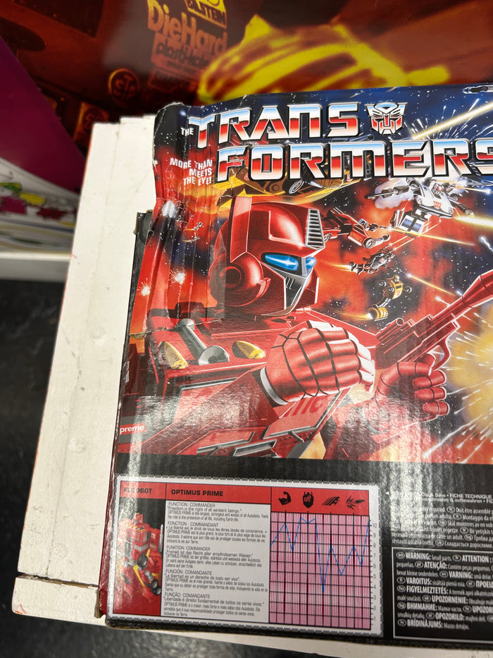 SUPREME TRANSFORMERS G1 OPTIMUS PRIME FIGURE (BRAND NEW)
