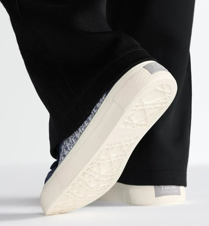 "B33" Spin Sneaker