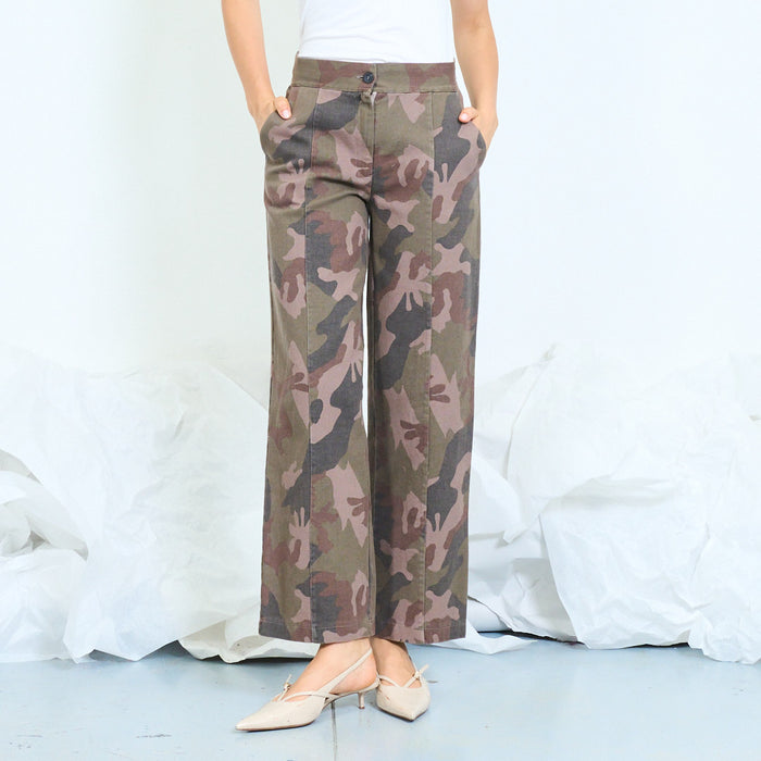 Camouflage wide-leg trousers with angled pockets wholesale