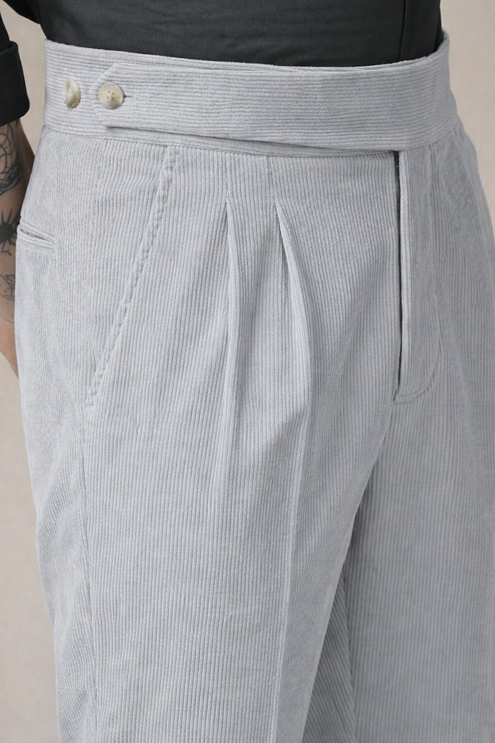 28 / Light Grey