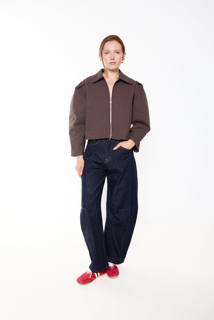Cropped utility jacket with pointed collar and zip closure wholesale