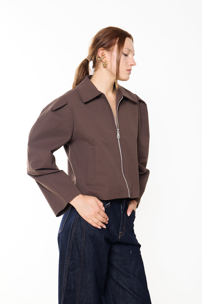 Cropped utility jacket with pointed collar and zip closure wholesale