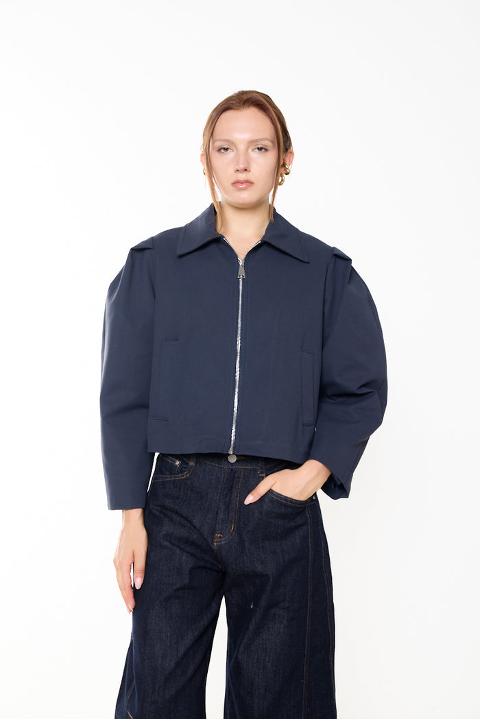 Cropped utility jacket with pointed collar and zip closure wholesale
