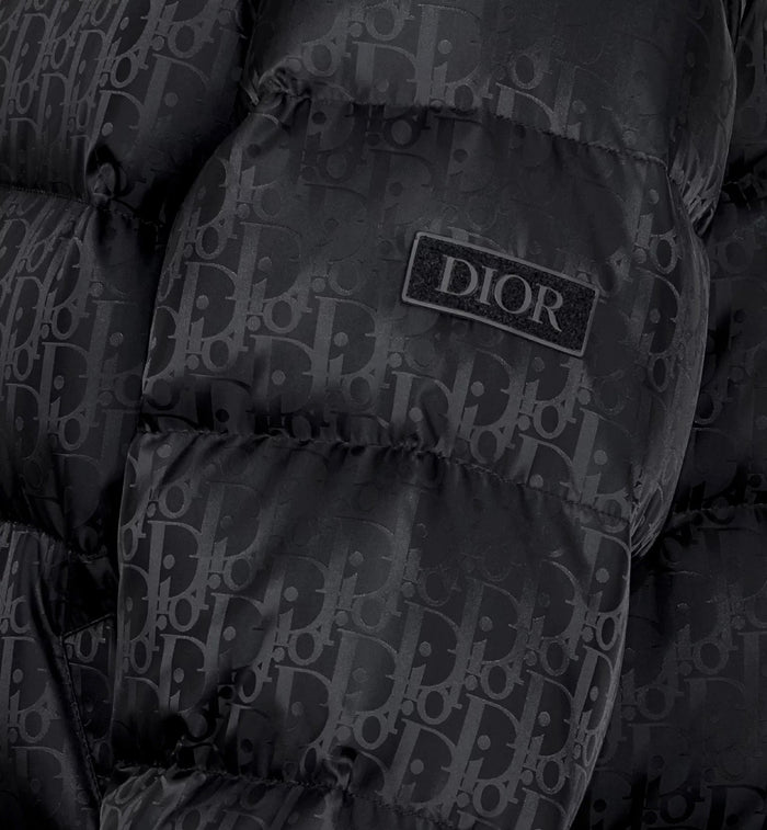 "D" Oblique Puffer Schwarz