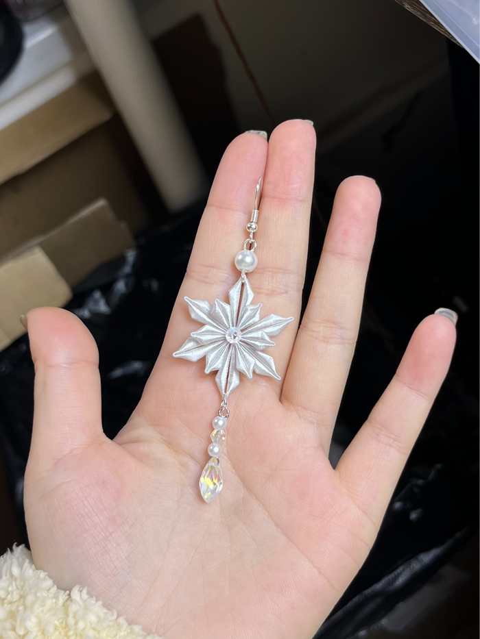 Handmade Chanhua snowflake earring with pearl and crystal drop
