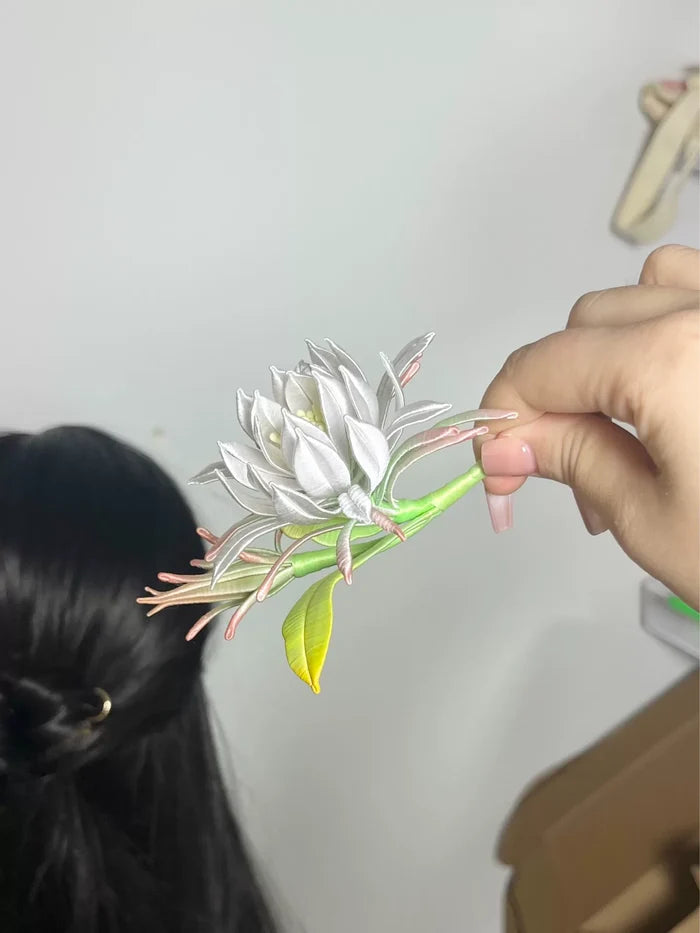 Qi Sili handmade Chanhua hairpin/clip in white-2