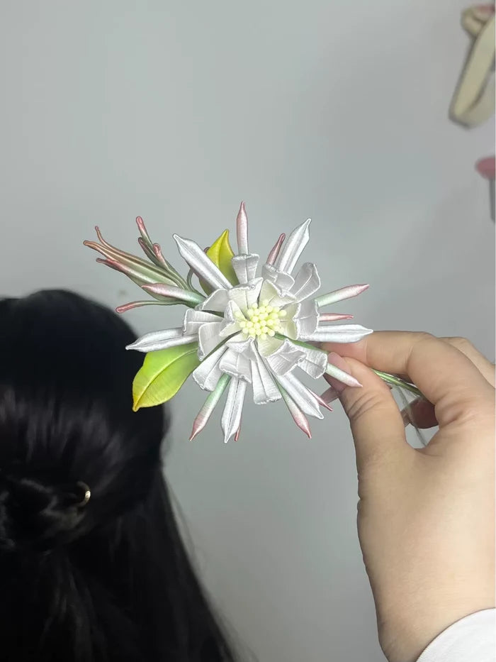Qi Sili handmade Chanhua hairpin/clip in white-5