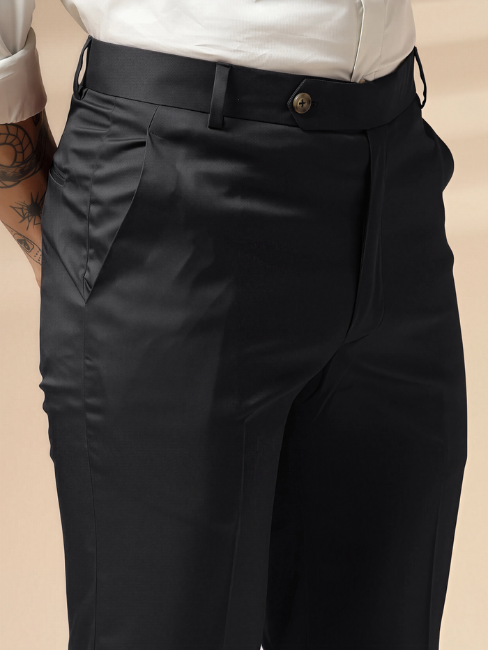 28 / Black