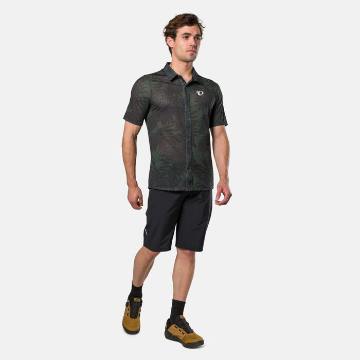 color:BLACK||view:SKU Image On Body||gender:Men||seo:SUMMIT SHELL SHORT