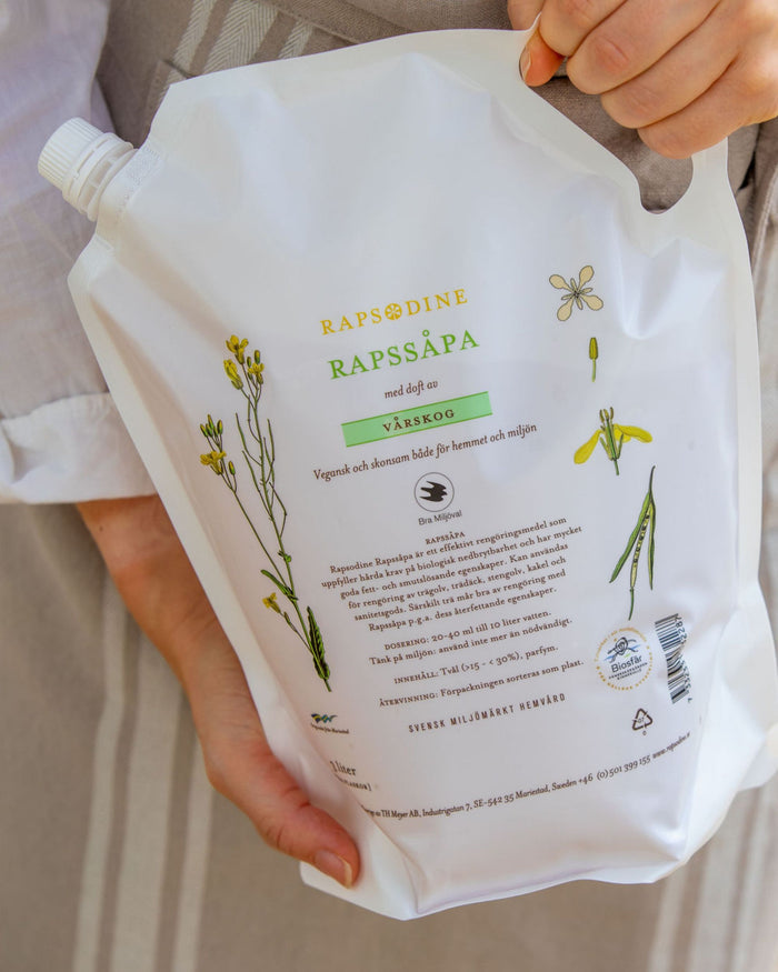 Rapsodines rapssåpa med doft av vårskog i refillförpackning för naturlig rengöring i hemmet