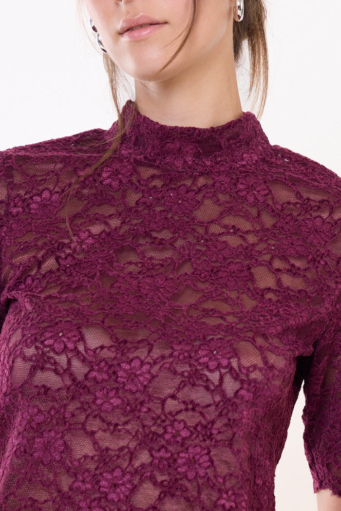Short-sleeve lace top with scalloped edges wholesale