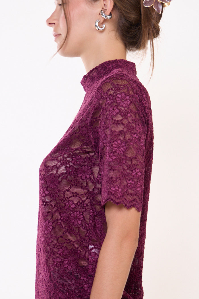 Short-sleeve lace top with scalloped edges wholesale