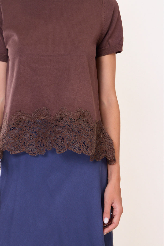 Short-sleeve T-shirt with lace hem panel wholesale