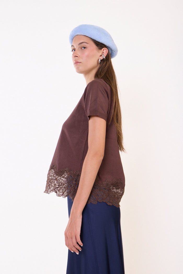 Short-sleeve T-shirt with lace hem panel wholesale