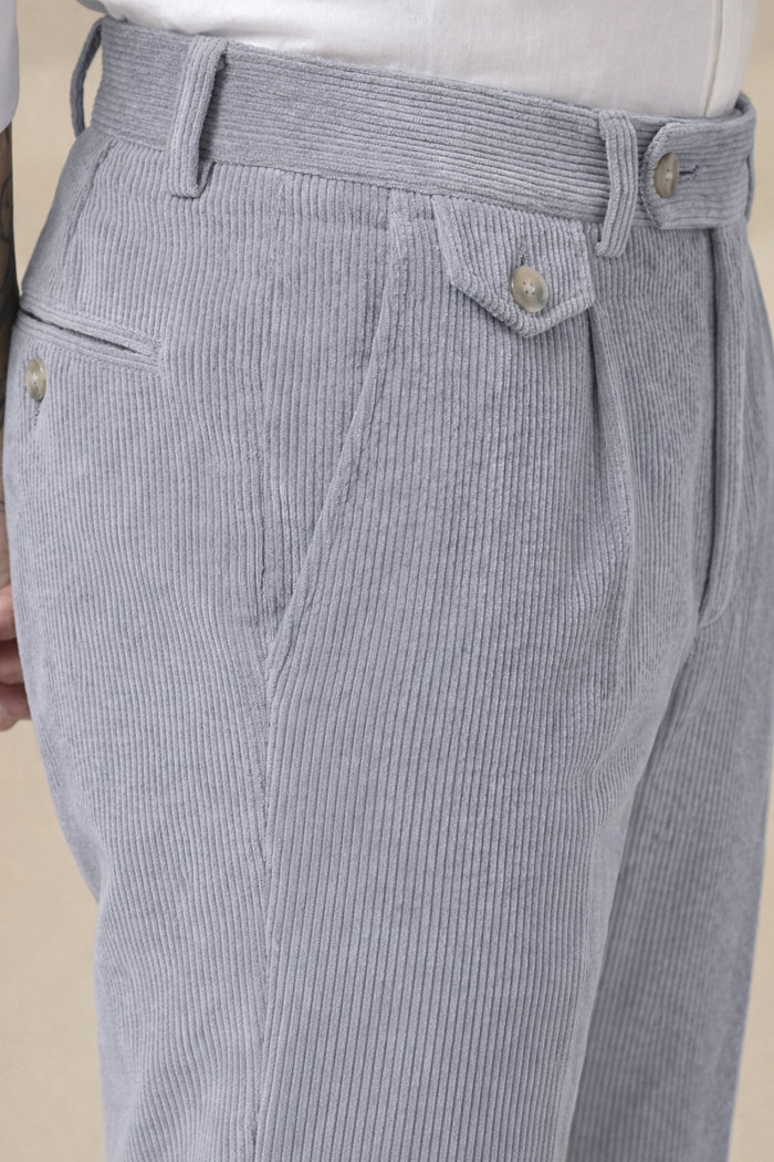 28 / Light Grey