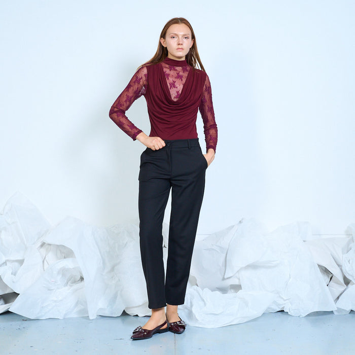 Straight-leg trousers with ankle-length hems wholesale