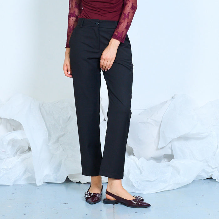Straight-leg trousers with ankle-length hems wholesale