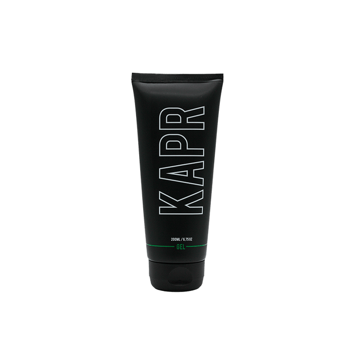 KAPR Gel – zwarte tube met wit logo op transparante achtergrond, sterke hold haarstylinggel.