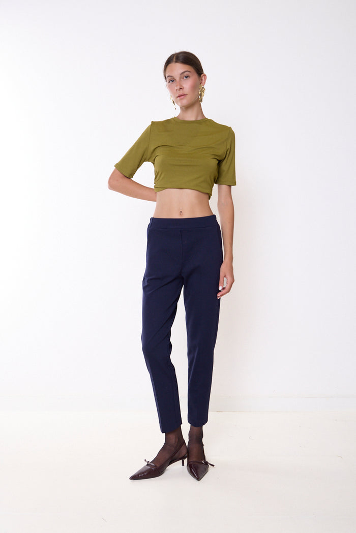 Tapered ankle-length trousers with side pockets wholesale