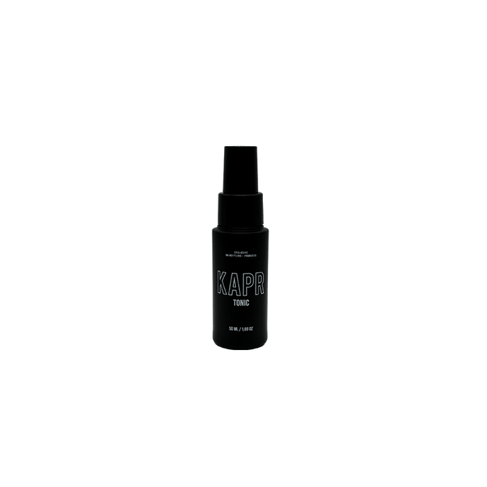 KAPR Tonic 50ml – compacte zwarte fles met wit logo op transparante achtergrond, reisformaat.